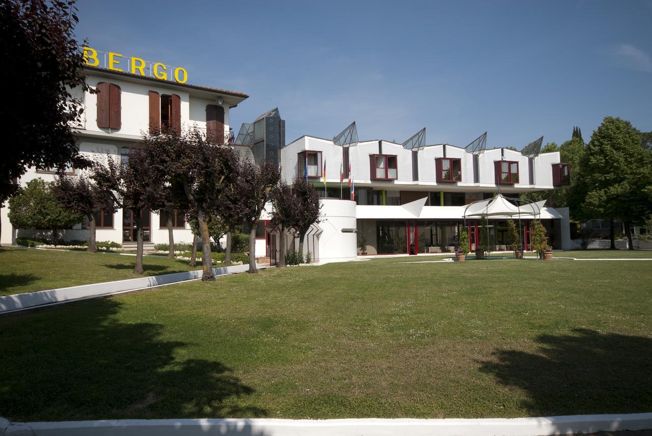 Albergo Ristorante Da Domenico Monte San Savino Exteriör bild