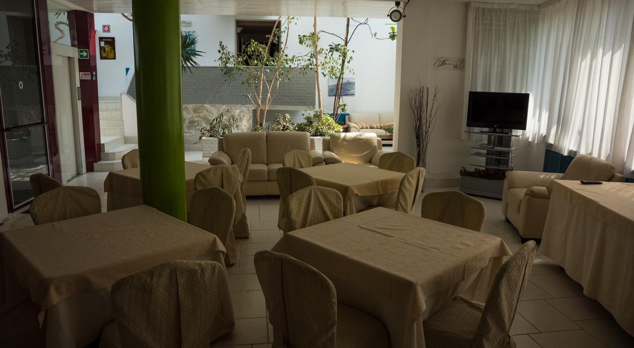 Albergo Ristorante Da Domenico Monte San Savino Exteriör bild